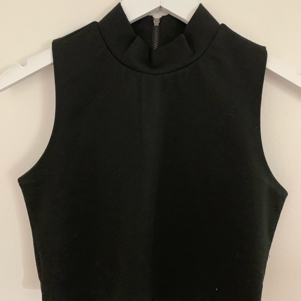 BCBG Generation Black Fitted Crop Top | Size M